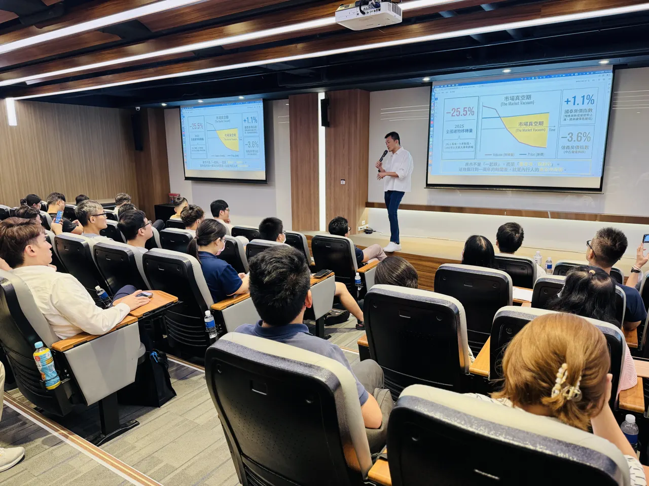 Cosmo 房產教練研討會現場，台下坐滿學員